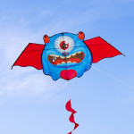 飛天獨眼怪獸造型彩色風箏(148*210)(全配/附150米輪盤線)
